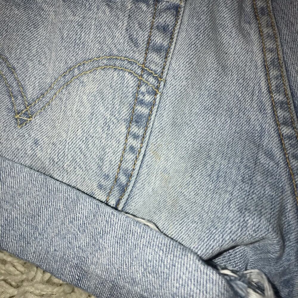 Levi's Distressed Exposed Button Fly Shorts - Picture 5 of 6